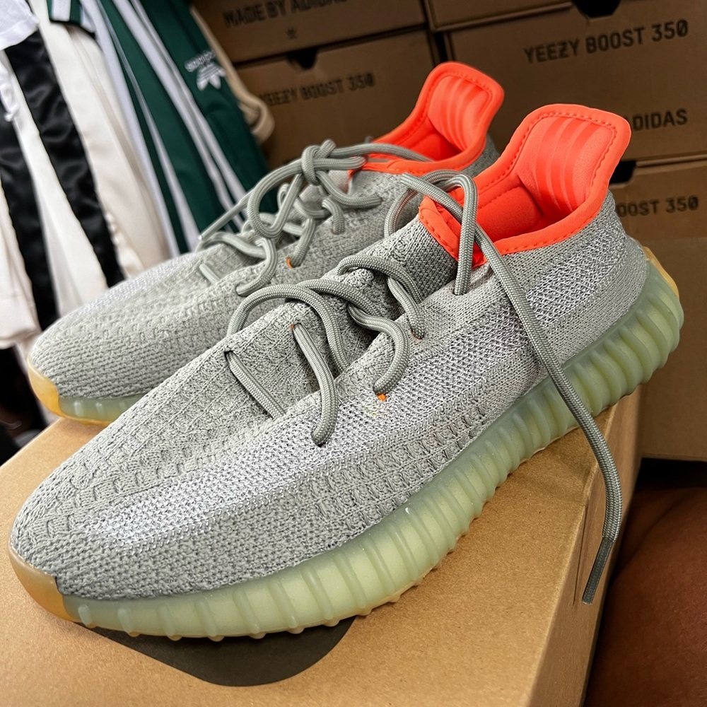 NEW YEEZY never worn !